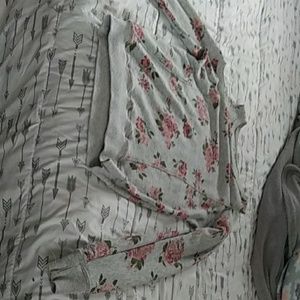 Sweater with flower print